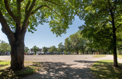 Ein leerer Festplatz